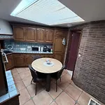 Apartchrisbea نامور