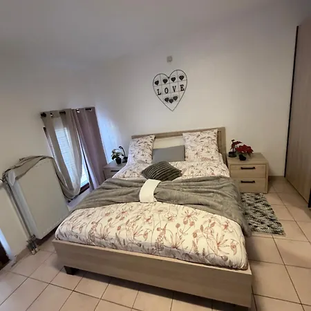 Apartchrisbea * נמור