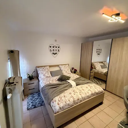 Apartchrisbea アパート