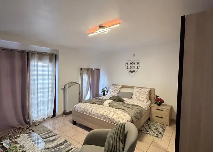 Apartchrisbea Апартаменты Намюр